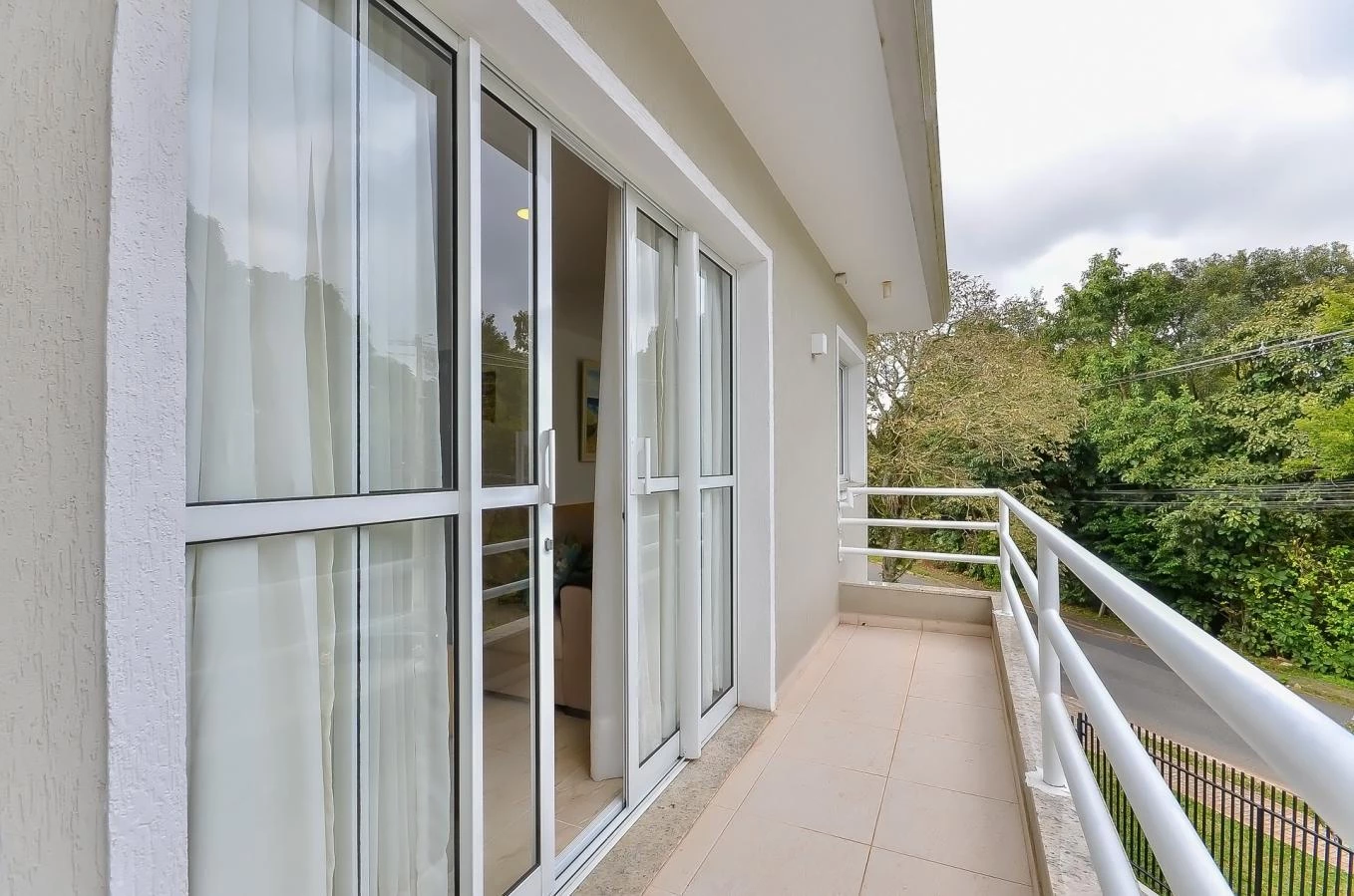 Imagem Casa com 3 Quartos à Venda, 236 m² em Vista Alegre - Curitiba Imagem Casa com 3 Quartos à Venda, 236 m² em Vista Alegre - Curitiba