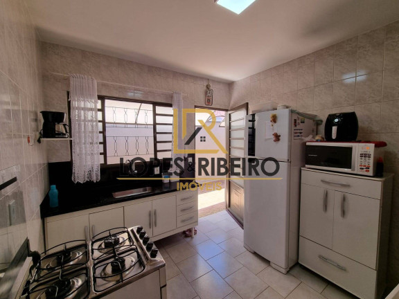 Imagem Casa com 2 Quartos à Venda, 125 m² em Jardim Chácara Dos Pinheiros - Botucatu