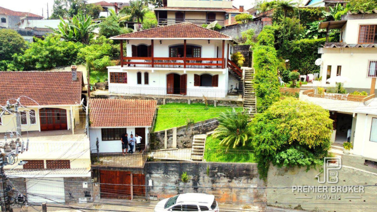 Imagem Casa com 4 Quartos à Venda, 167 m² em Fazendinha - Teresópolis
