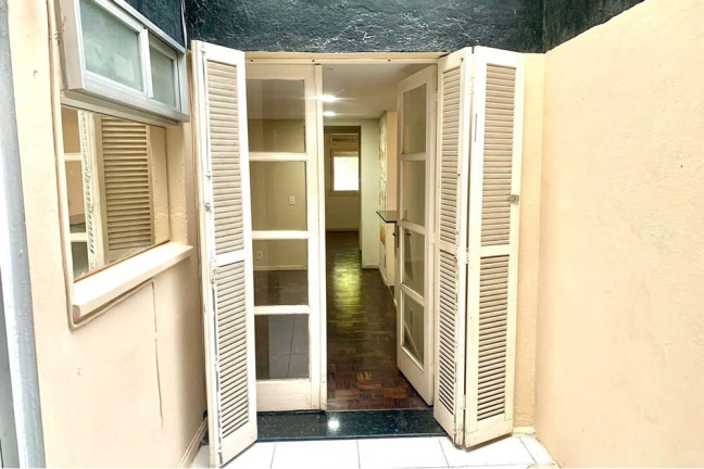 Imagem Imóvel com 2 Quartos à Venda, em Auxiliadora - Porto Alegre Imagem Imóvel com 2 Quartos à Venda, em Auxiliadora - Porto Alegre