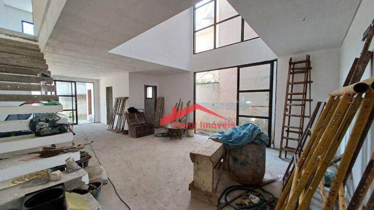 Imagem Sobrado com 3 Quartos à Venda, 218 m² em Iririú - Joinville