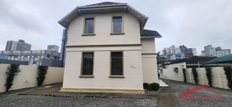 Casa para Alugar, 300 m² em Centro - Joinville