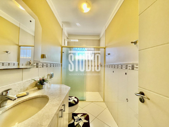 Imagem Casa com 3 Quartos à Venda, 3.000 m² em Centro - Garibaldi Imagem Casa com 3 Quartos à Venda, 3.000 m² em Centro - Garibaldi