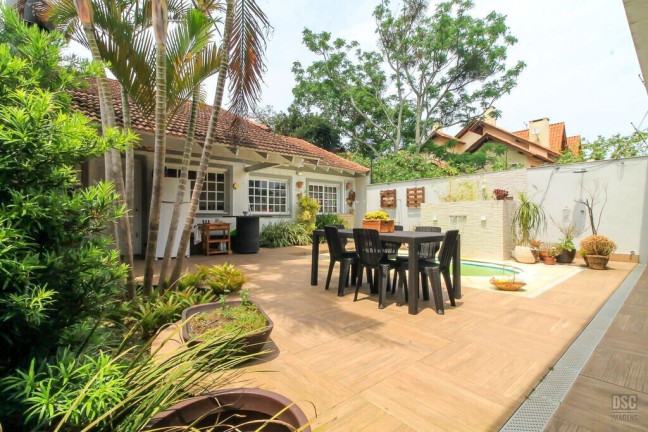 Imagem Casa com 3 Quartos à Venda, 290 m² em Guarujá - Porto Alegre Imagem Casa com 3 Quartos à Venda, 290 m² em Guarujá - Porto Alegre