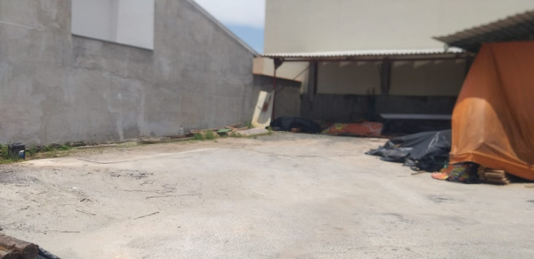 Galpão à Venda, 195 m² em Loteamento Residencial Andrade - Pindamonhangaba