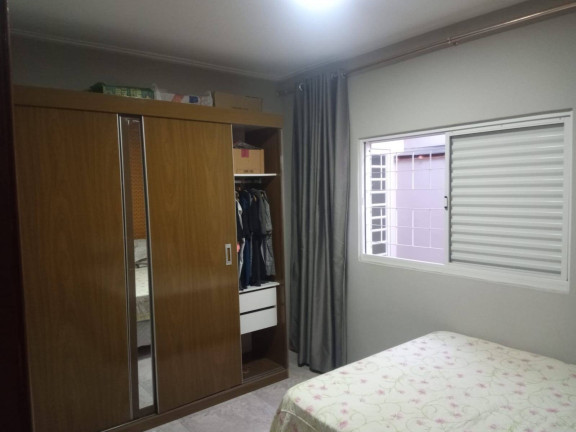 Imagem Casa com 4 Quartos à Venda, 250 m² em Taubaté