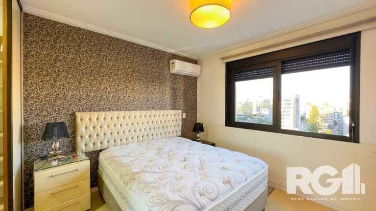 Imagem Imóvel com 3 Quartos à Venda, em Auxiliadora - Porto Alegre Imagem Imóvel com 3 Quartos à Venda, em Auxiliadora - Porto Alegre