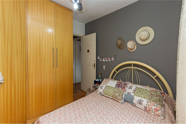 Imagem Imóvel com 3 Quartos à Venda, em Cristal - Porto Alegre Imagem Imóvel com 3 Quartos à Venda, em Cristal - Porto Alegre