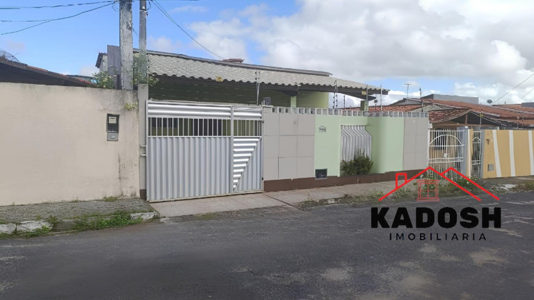 Casa com 3 Quartos à Venda, 220 m² em Centro - Feira De Santana