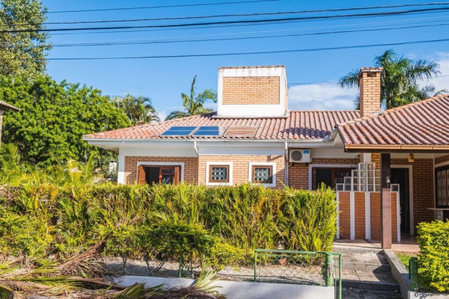 Imagem Casa de Condomínio com 3 Quartos à Venda, 160 m² em Cachoeira Do Bom Jesus - Florianópolis