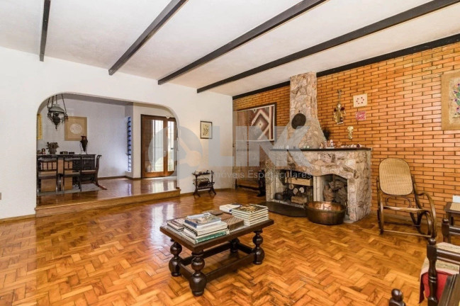 Casa com 3 Quartos à Venda, 250 m² em Três Figueiras - Porto Alegre