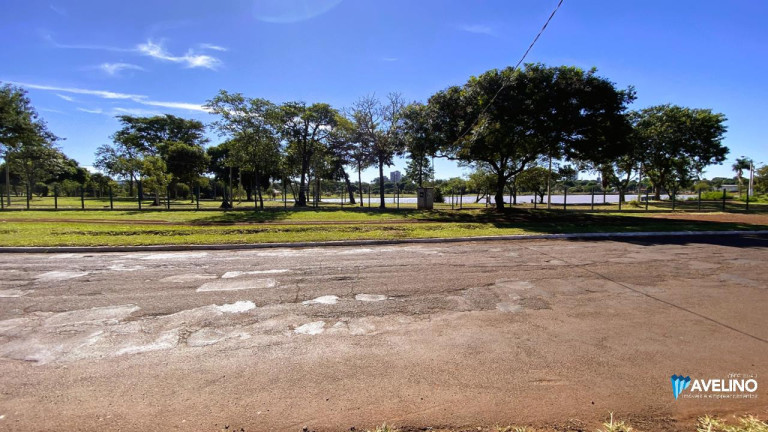 Terreno à Venda, 1.860 m² em Centro - Dourados