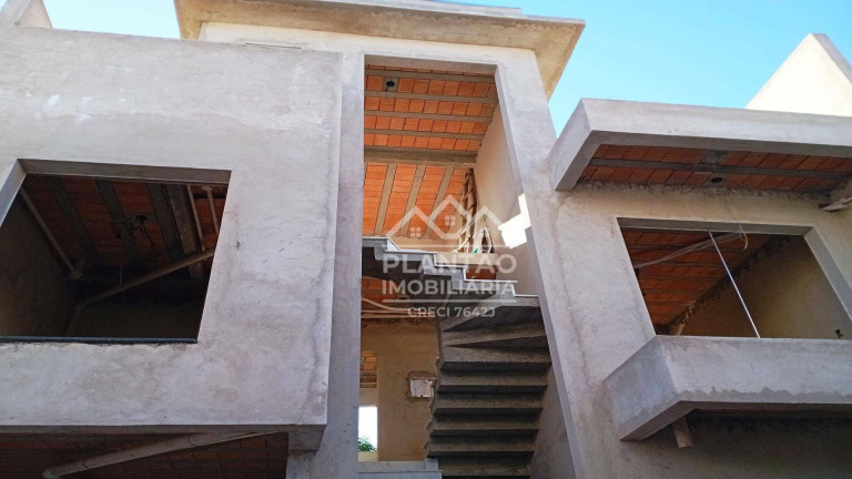 Sobrado com 4 Quartos à Venda, 138 m² em Mercês - Curitiba