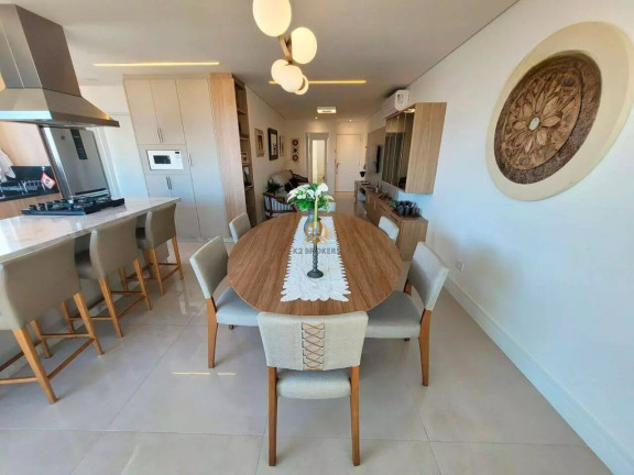 Imagem Imóvel com 3 Quartos à Venda, 188 m² em Centro - Guaratuba