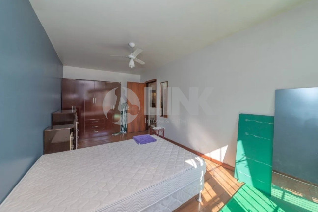 Imagem Casa com 3 Quartos à Venda, 262 m² em Auxiliadora - Porto Alegre Imagem Casa com 3 Quartos à Venda, 262 m² em Auxiliadora - Porto Alegre