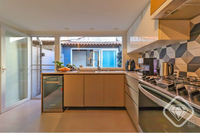 Imagem Casa de Condomínio com 3 Quartos à Venda, 193 m² em Ipanema - Porto Alegre