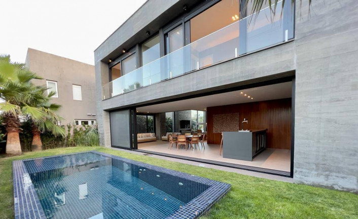 Casa de Condomínio com 5 Quartos à Venda, 350 m² em Xangri-lá