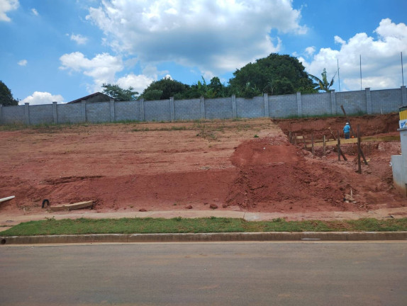 Terreno à Venda, 300 m² em Medeiros - Jundiaí