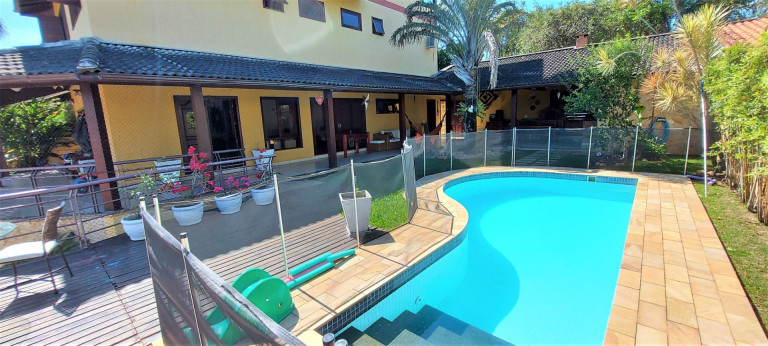 Imagem Casa com 5 Quartos à Venda ou Locação, 580 m² em Camboinhas - Niterói Imagem Casa com 5 Quartos à Venda ou Locação, 580 m² em Camboinhas - Niterói