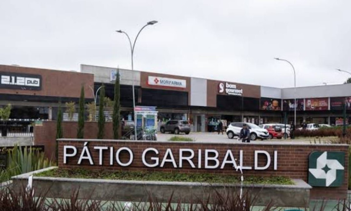 Imagem Casa com 4 Quartos à Venda, 250 m² em Barreirinha - Curitiba Imagem Casa com 4 Quartos à Venda, 250 m² em Barreirinha - Curitiba