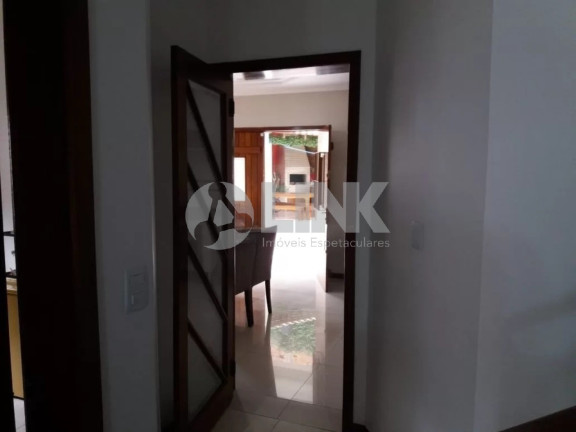 Imagem Casa com 3 Quartos à Venda, 226 m² em Jardim Itu - Porto Alegre Imagem Casa com 3 Quartos à Venda, 226 m² em Jardim Itu - Porto Alegre