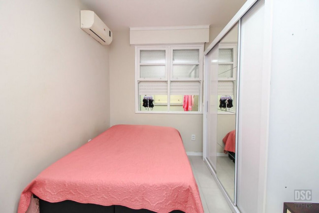 Imagem Imóvel com 2 Quartos à Venda, 47 m² em Cristal - Porto Alegre Imagem Imóvel com 2 Quartos à Venda, 47 m² em Cristal - Porto Alegre