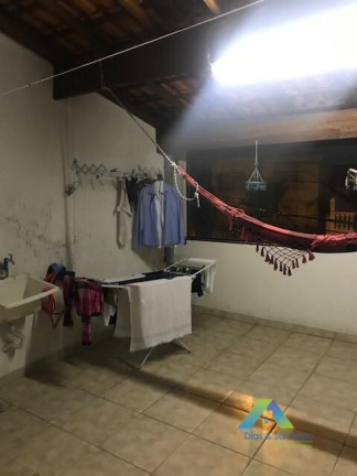 Imagem Sobrado com 4 Quartos à Venda, 225 m² em Jardim Cristiane - Santo André