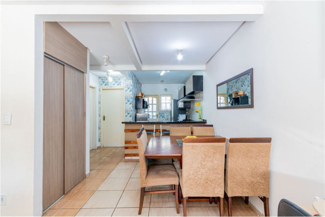 Imagem Casa com 4 Quartos à Venda, em Hípica - Porto Alegre Imagem Casa com 4 Quartos à Venda, em Hípica - Porto Alegre