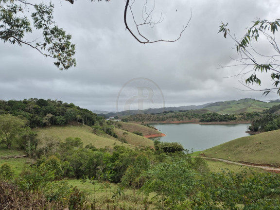 Imagem Chácara com 2 Quartos à Venda, 180 m² em Macaco - Paraibuna Imagem Chácara com 2 Quartos à Venda, 180 m² em Macaco - Paraibuna