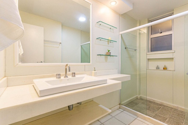 Imagem Imóvel com 3 Quartos à Venda, 91 m² em Copacabana - Rio De Janeiro Imagem Imóvel com 3 Quartos à Venda, 91 m² em Copacabana - Rio De Janeiro