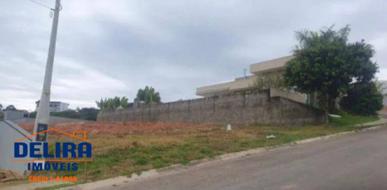 Terreno à Venda, 800 m² em Jardim Colonial - Atibaia