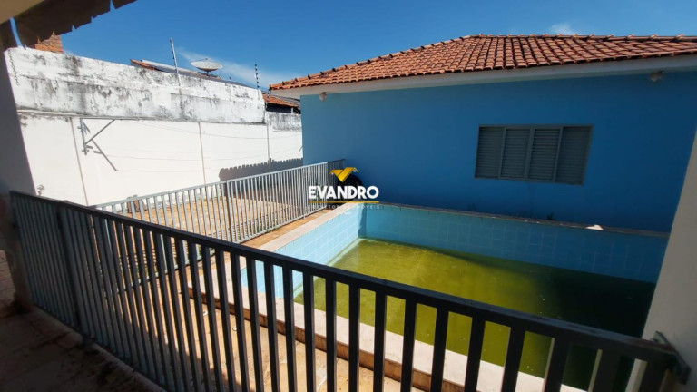 Imagem Casa com 3 Quartos à Venda, 360 m² em Morada Do Ouro - Cuiabá Imagem Casa com 3 Quartos à Venda, 360 m² em Morada Do Ouro - Cuiabá