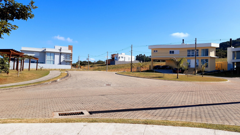 Terreno à Venda, 853 m² em Tomazetti - Santa Maria