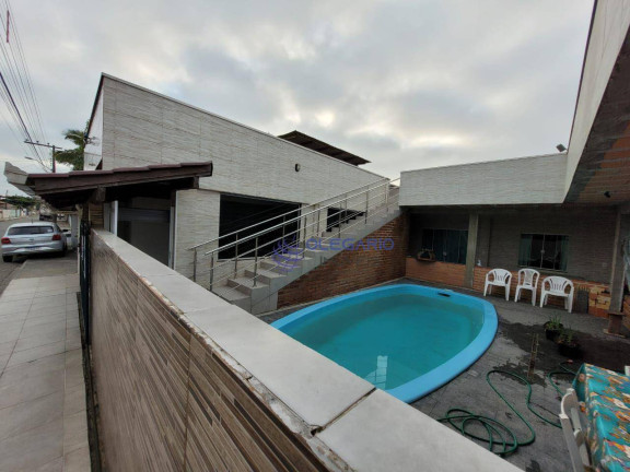Casa com 5 Quartos à Venda, 280 m² em Praia De Armação Do Itapocorói - Penha