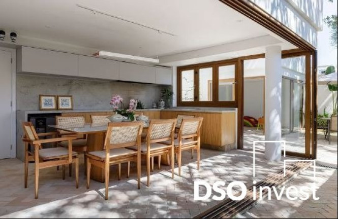 Casa com 3 Quartos à Venda, 210 m² em Indianópolis - São Paulo