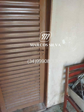 Imagem Casa com 3 Quartos à Venda, 300 m² em Segismundo Pereira - Uberlândia