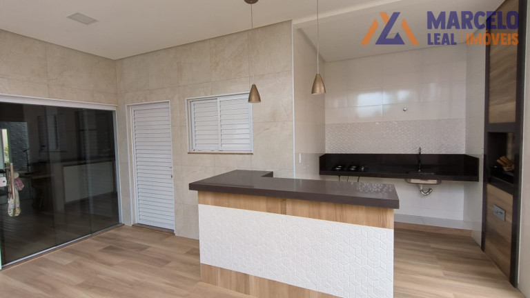 Imagem Casa com 3 Quartos à Venda, 247 m² em Candeias - Vitória Da Conquista Imagem Casa com 3 Quartos à Venda, 247 m² em Candeias - Vitória Da Conquista