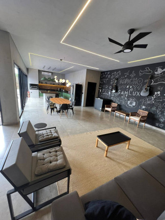 Casa com 3 Quartos à Venda, 330 m² em Mendonça