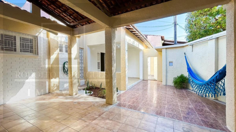 Casa com 3 Quartos à Venda, 210 m²