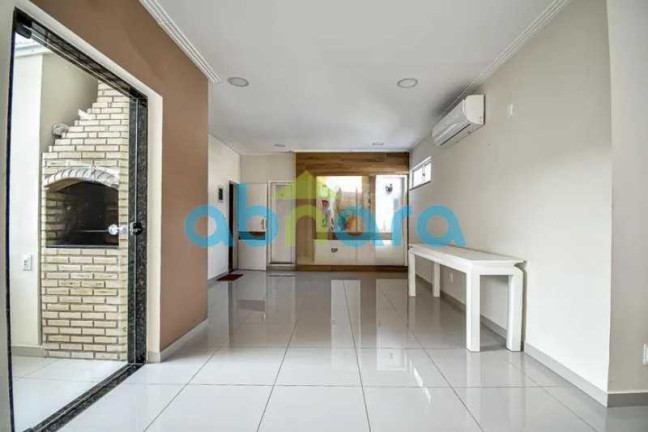 Imagem Apartamento com 2 Quartos à Venda, 75 m² em Copacabana - Rio De Janeiro