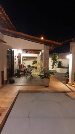 Imagem Casa com 3 Quartos à Venda, 211 m² em Varinhas - Mogi Das Cruzes