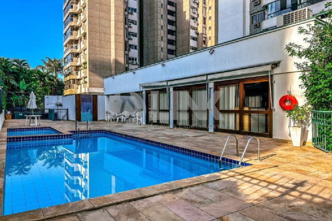 Imagem Imóvel com 3 Quartos à Venda, 244 m² em Bela Vista - Porto Alegre Imagem Imóvel com 3 Quartos à Venda, 244 m² em Bela Vista - Porto Alegre