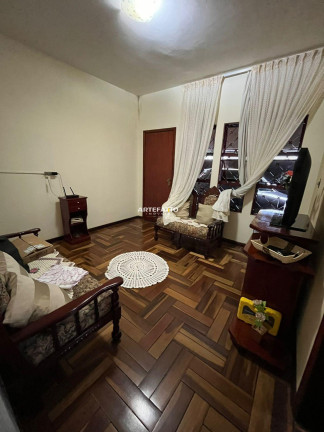 Imagem Casa com 3 Quartos à Venda, 155 m²