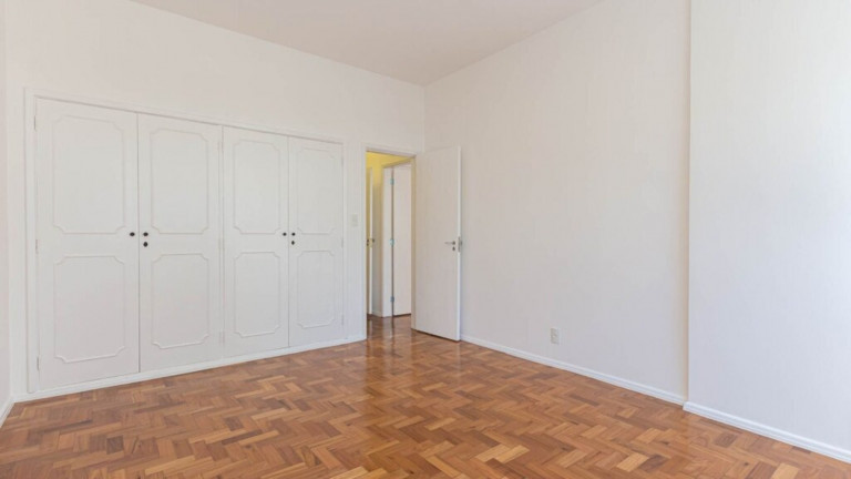 Imagem Imóvel com 3 Quartos à Venda, 135 m² em Copacabana - Rio De Janeiro Imagem Imóvel com 3 Quartos à Venda, 135 m² em Copacabana - Rio De Janeiro