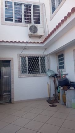Imagem Casa com 4 Quartos à Venda, 150 m²