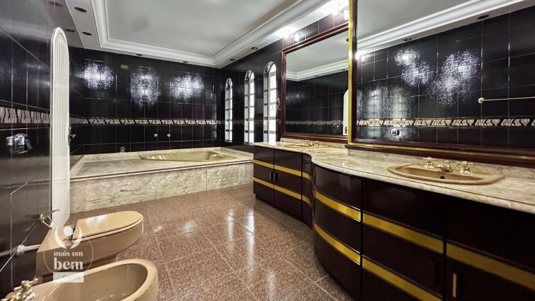 Imagem Casa com 5 Quartos à Venda, 537 m² em São Lourenço - Curitiba