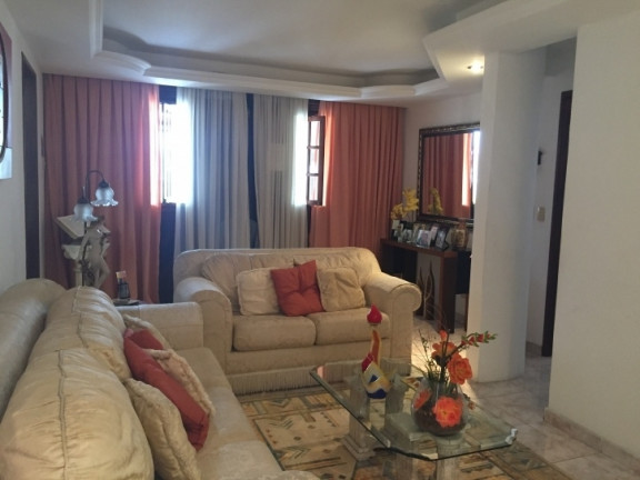 Casa com 3 Quartos à Venda, 203 m² em Candelária - Natal