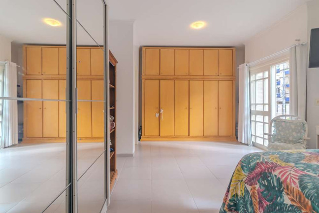 Imagem Casa com 3 Quartos à Venda, 377 m² em Higienópolis - Porto Alegre Imagem Casa com 3 Quartos à Venda, 377 m² em Higienópolis - Porto Alegre
