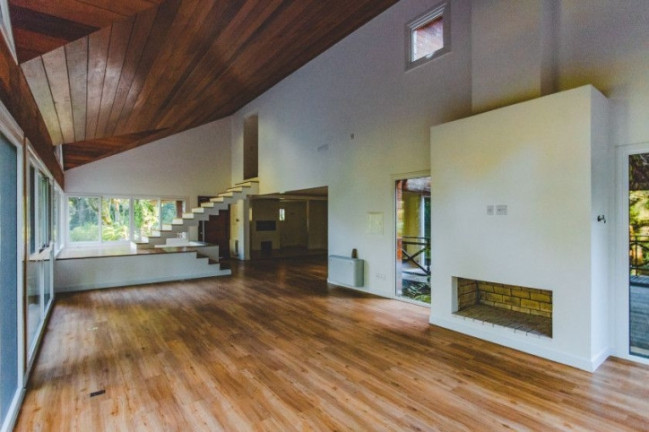 Imagem Casa de Condomínio com 4 Quartos à Venda, 389 m² em Centro - Gramado