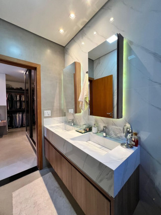 Imagem Casa de Condomínio com 3 Quartos à Venda, 228 m² em Centro - Uberlândia Imagem Casa de Condomínio com 3 Quartos à Venda, 228 m² em Centro - Uberlândia
